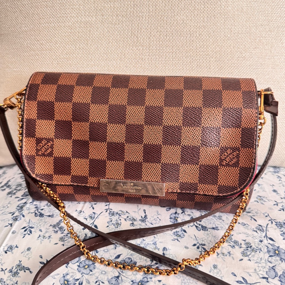Louis Vuitton Favorite PM monogram Crossbody bag